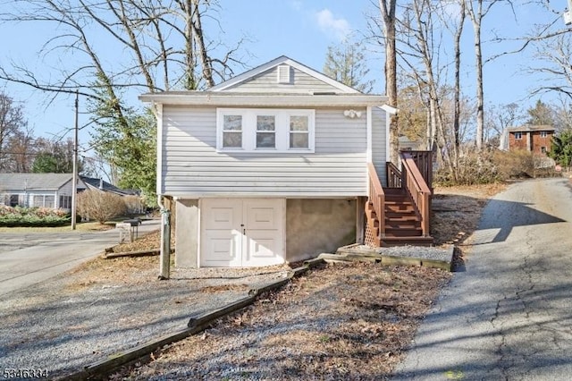 view of front of home featuring driveway