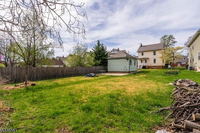 649 N Avenue Ext, Dunellen Boro, NJ 08812 - view of yard with fence and central AC unit