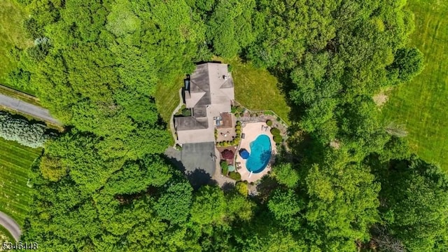 15 Wolfe Run Ct, Washington Twp, NJ 07853 - aerial view of a pool