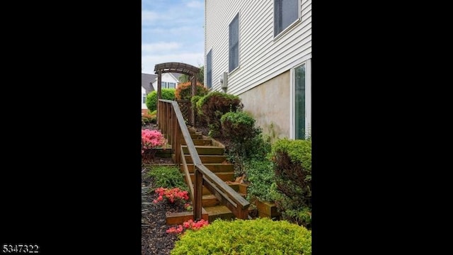 19 Trails End Ct, Westfield Town, NJ 07090 - view of yard with stairway