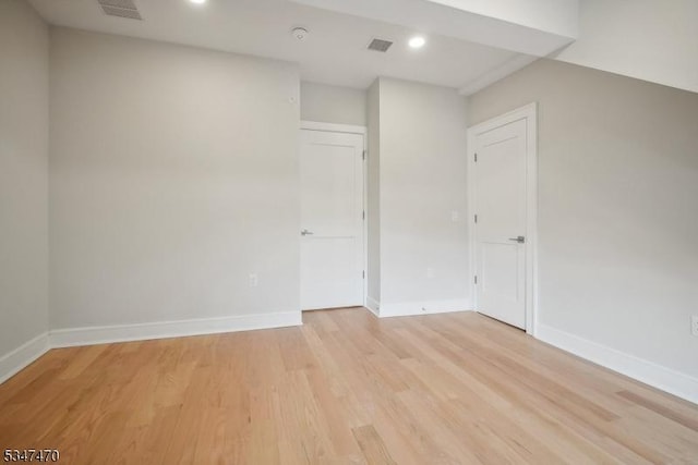 spare room with recessed lighting, visible vents, baseboards, and light wood-style floors