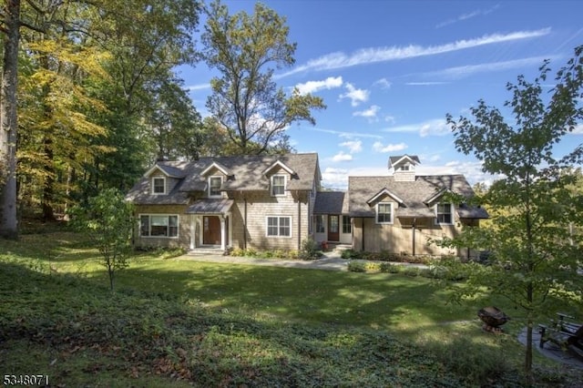 new england style home featuring a front lawn