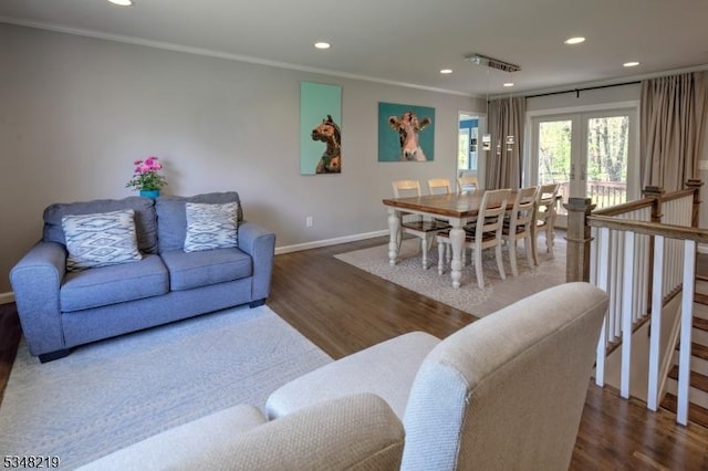 living room featuring ornamental molding, recessed lighting, wood finished floors, and baseboards