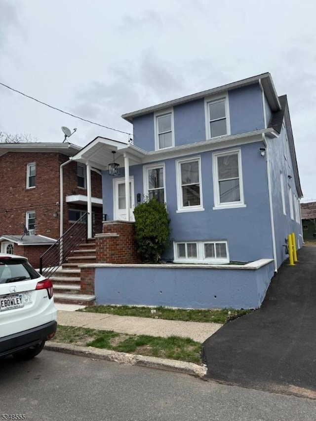 view of front of property featuring stucco siding