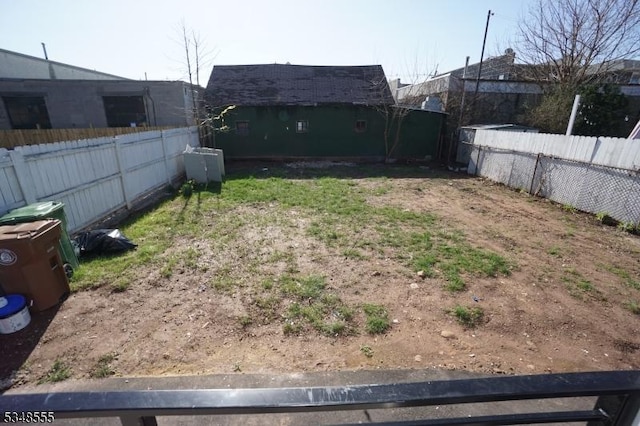 view of yard featuring a fenced backyard
