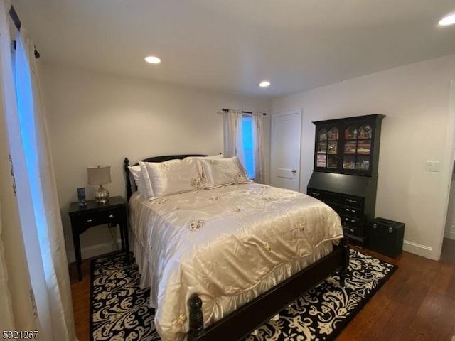 bedroom featuring dark wood-style flooring, baseboards, and recessed lighting
