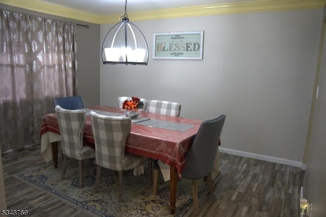 dining space with crown molding, wood finished floors, and baseboards
