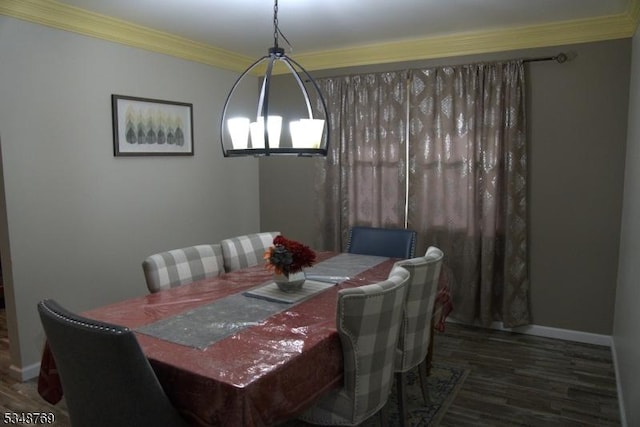 dining room with crown molding, wood finished floors, and baseboards