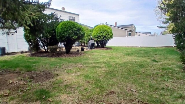 29 King Rd, Franklin Twp, NJ 08873 - view of yard featuring fence