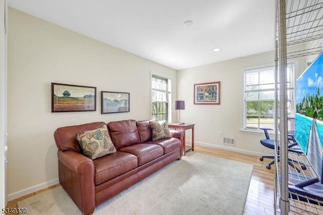 living area featuring recessed lighting, baseboards, visible vents, and light wood-type flooring
