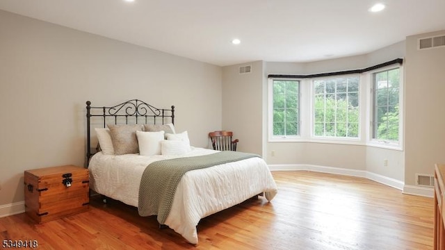 24 Glenview Dr, Warren Twp, NJ 07059 - bedroom with light wood-style flooring, baseboards, and recessed lighting