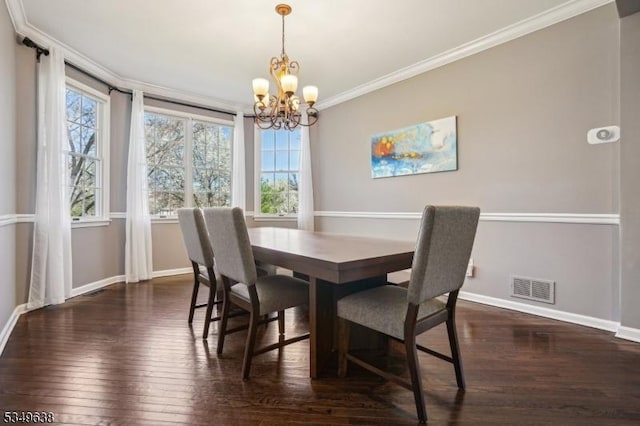 dining room with visible vents, ornamental molding, baseboards, and an inviting chandelier