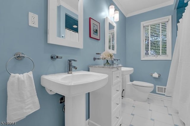 1056 Buxton Rd, Bridgewater Twp, NJ 08807 - bathroom featuring toilet, crown molding, curtained shower, and baseboards