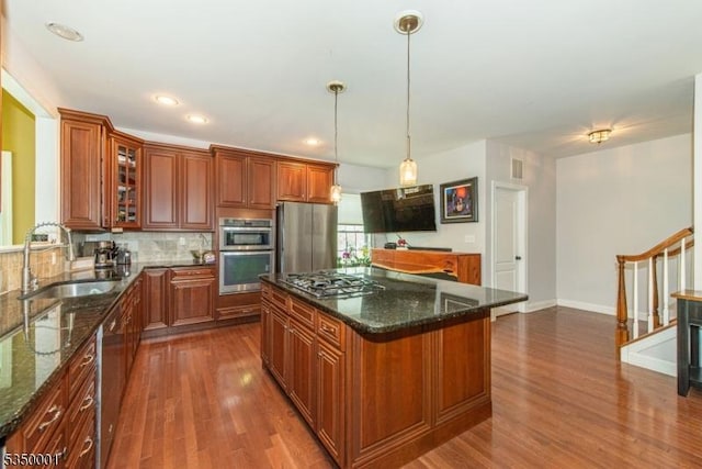 8 Marcin Way, Mount Olive Twp, NJ 07836 - kitchen featuring a sink, stainless steel appliances, dark wood-type flooring, backsplash, and recessed lighting