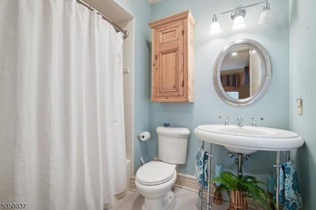 9 Valley View Dr, Lebanon Twp, NJ 07830 - bathroom featuring toilet, baseboards, and shower / tub combo