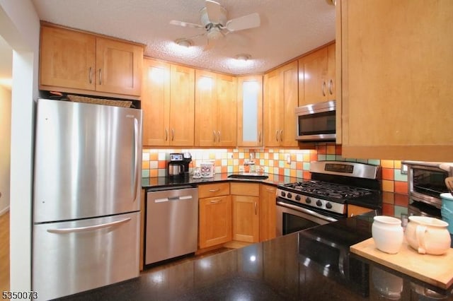 21 Crabapple Ln, Franklin Twp, NJ 08823 - kitchen with stainless steel appliances, tasteful backsplash, and a ceiling fan