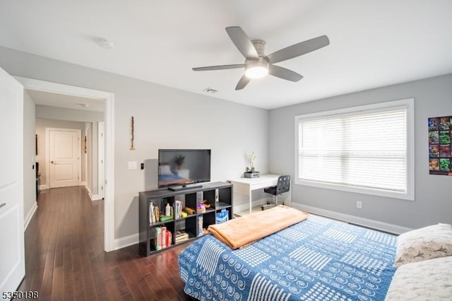 bedroom featuring a ceiling fan, baseboards, dark wood-style floors, and visible vents