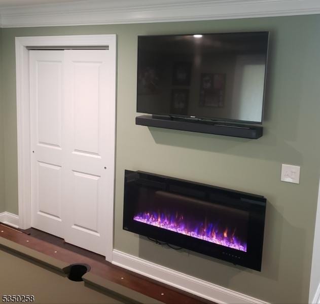 interior details with baseboards and ornamental molding