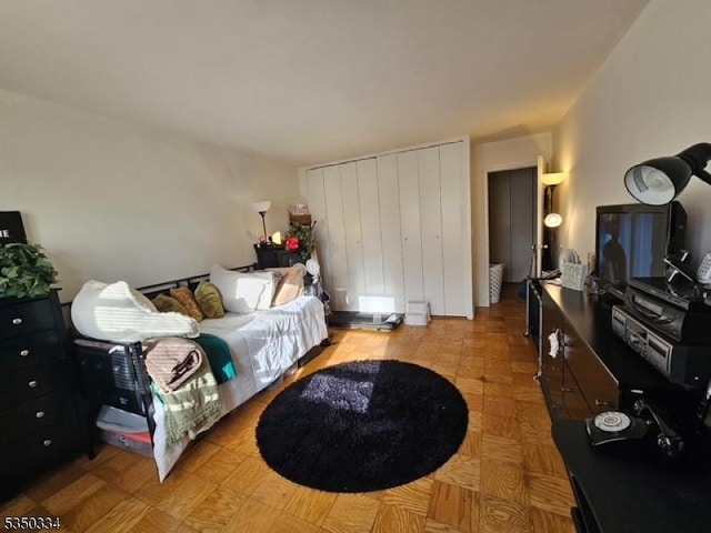 bedroom featuring a closet