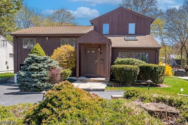 view of front facade with a shingled roof
