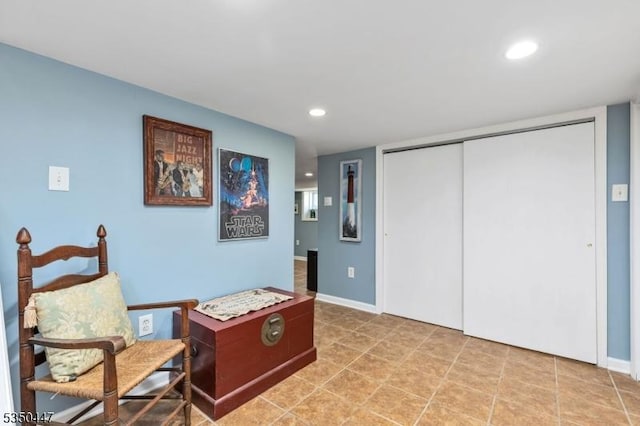 living area featuring recessed lighting