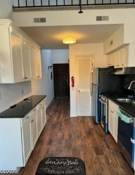 2 Alta Ct, Vernon Twp, NJ 07462 - kitchen with white cabinets, visible vents, dishwasher, a sink, and dark countertops