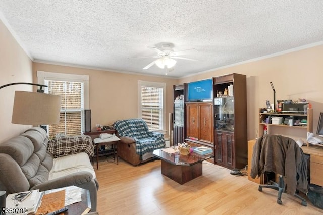 living room with plenty of natural light, light wood-type flooring, and ceiling fan