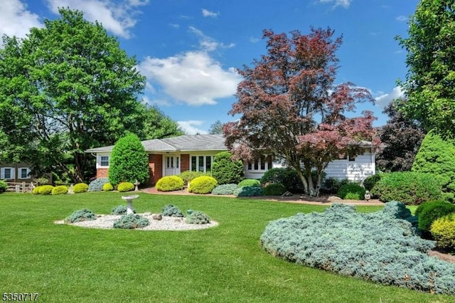 35 Clearview Dr, Randolph Twp, NJ 07869 - view of front facade with a front lawn