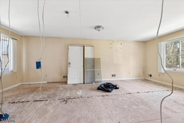 187 Mount Horeb Rd, Warren Twp, NJ 07059 - empty room with visible vents and baseboards