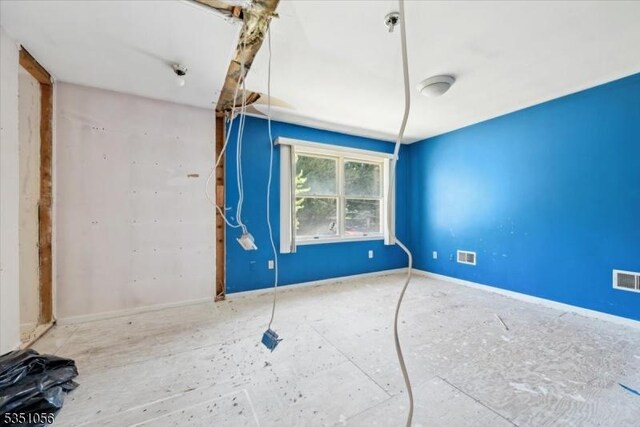 187 Mount Horeb Rd, Warren Twp, NJ 07059 - empty room with visible vents