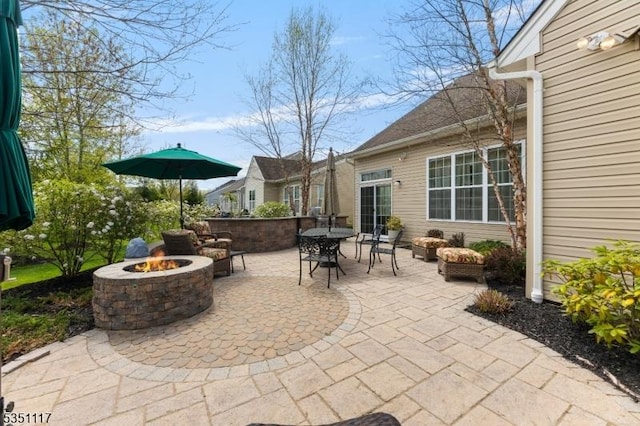 view of patio with outdoor dining area and an outdoor fire pit