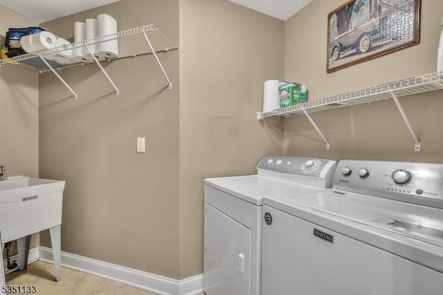 laundry room with washer and clothes dryer and baseboards
