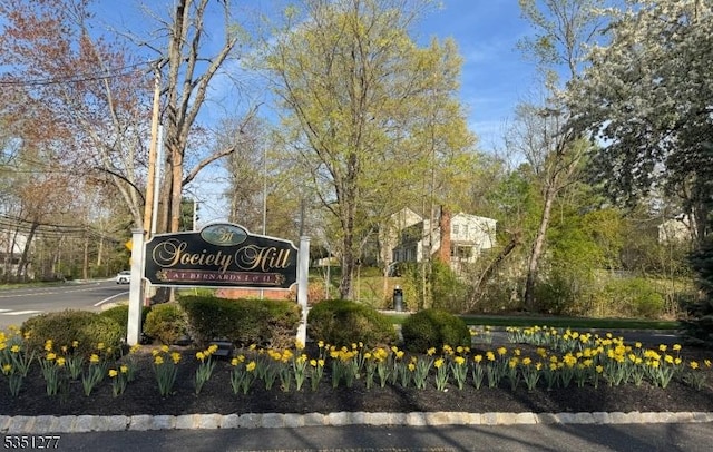 417 Penns Way, Bernards Twp, NJ 07920 - community / neighborhood sign with uncovered parking