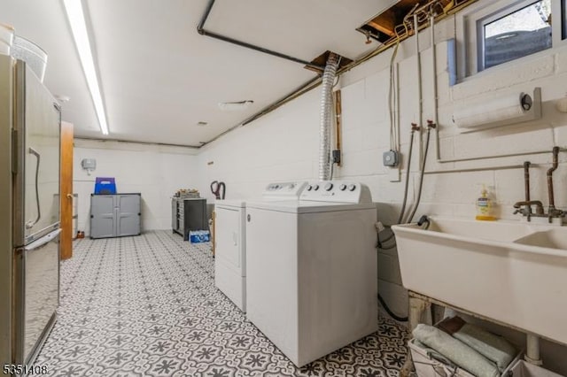 laundry room with washing machine and clothes dryer and laundry area