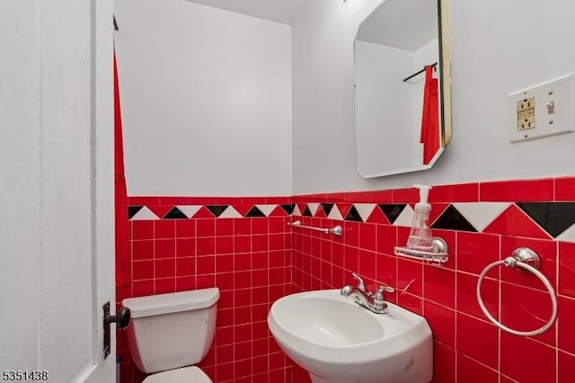 70 Highwood Ave, Englewood City, NJ 07631 - bathroom with tile walls and wainscoting