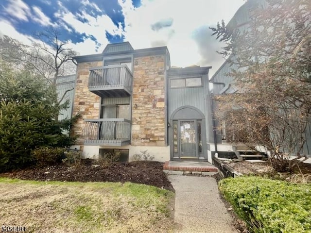57 Kensington Ct, Washington Twp, NJ 07840 - exterior space with stone siding and a balcony