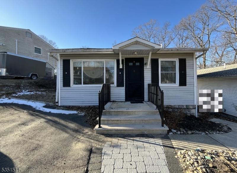 244 Dupont Ave, Hopatcong Boro, NJ 07843 - view of bungalow-style house