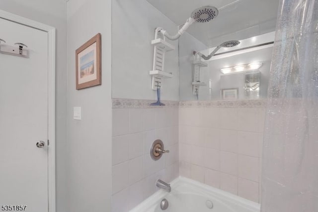 full bath with shower / tub combo