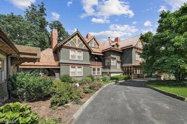 33 Edgemere Ave, Mount Arlington Boro, NJ 07856 - view of front facade featuring a chimney and aphalt driveway