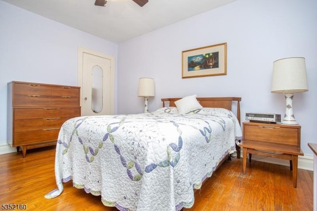 bedroom featuring wood finished floors and a ceiling fan