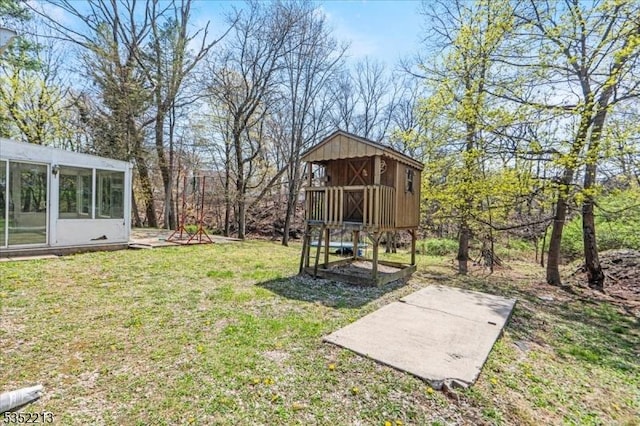 19 Tunnell Rd, Franklin Twp, NJ 08873 - view of yard with a sunroom