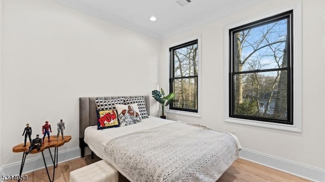 bedroom featuring visible vents, baseboards, recessed lighting, wood finished floors, and crown molding
