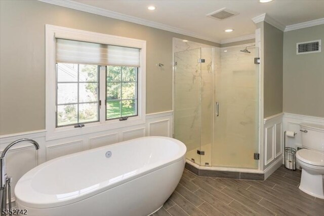 bathroom with visible vents, wainscoting, and a decorative wall