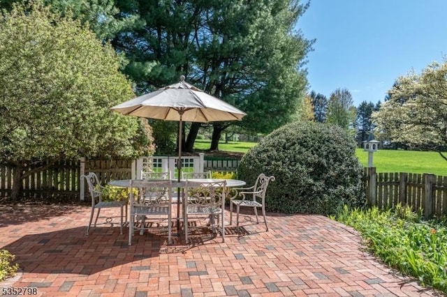 199 W Springtown Rd, Washington Twp, NJ 07853 - view of patio with outdoor dining area