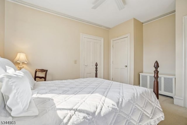 carpeted bedroom with ceiling fan, ornamental molding, and visible vents