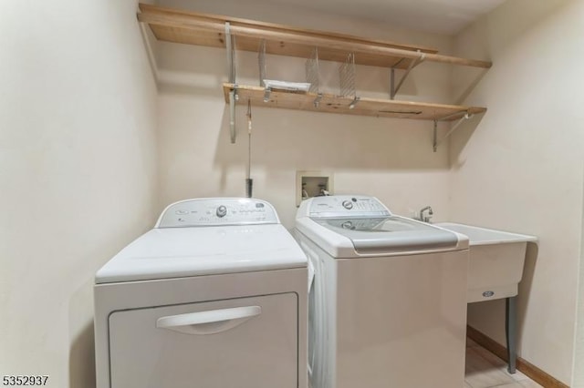 laundry area with independent washer and dryer, laundry area, and baseboards