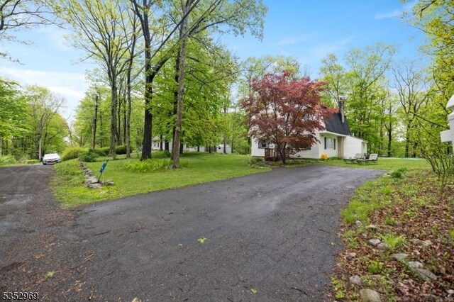 6 New Myrtle Dr, Montague Twp, NJ 07827 - view of front facade with driveway and a front lawn