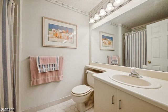 full bathroom with toilet, tile patterned floors, vanity, a shower with curtain, and baseboards