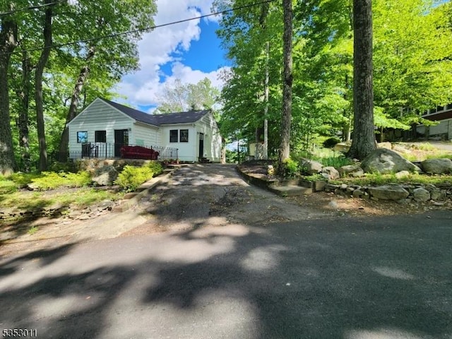 7 Raccoon Island Rd, Jefferson Twp, NJ 07849 - view of front of property featuring asphalt driveway