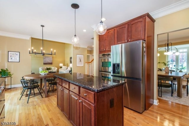 kitchen with an inviting chandelier, light wood-style floors, crown molding, and stainless steel appliances